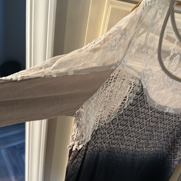 Gimmicks woman’s shirt - Picture 3 of 4